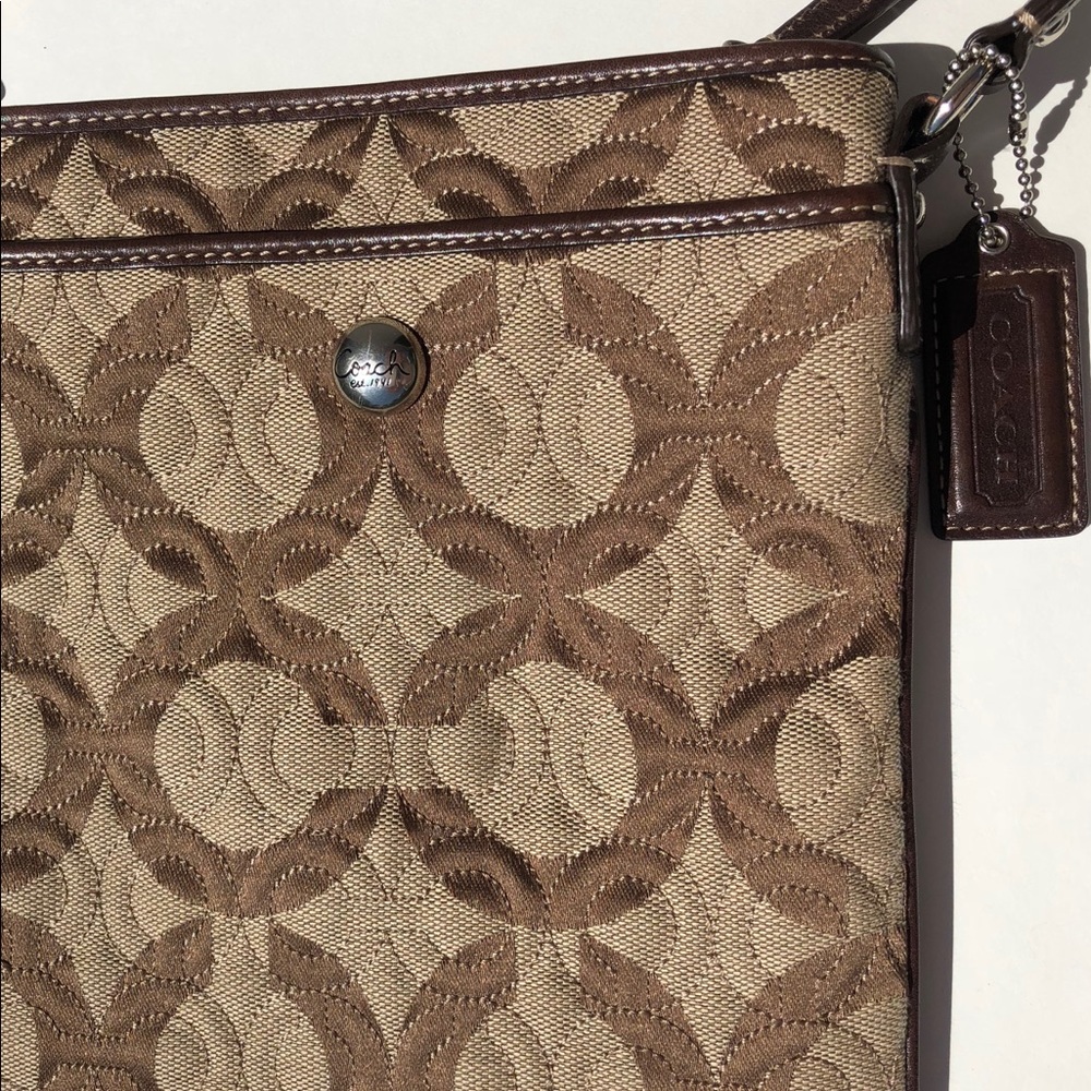 Coach Classic Women Signature Crossbody Bag Purse